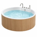 Runde Badewanne 150 cm aus Acryl in Weiß mit Holzverkleidung für das Badezimmer